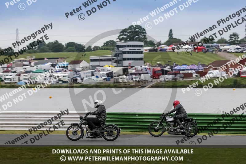 Vintage motorcycle club;eventdigitalimages;mallory park;mallory park trackday photographs;no limits trackdays;peter wileman photography;trackday digital images;trackday photos;vmcc festival 1000 bikes photographs